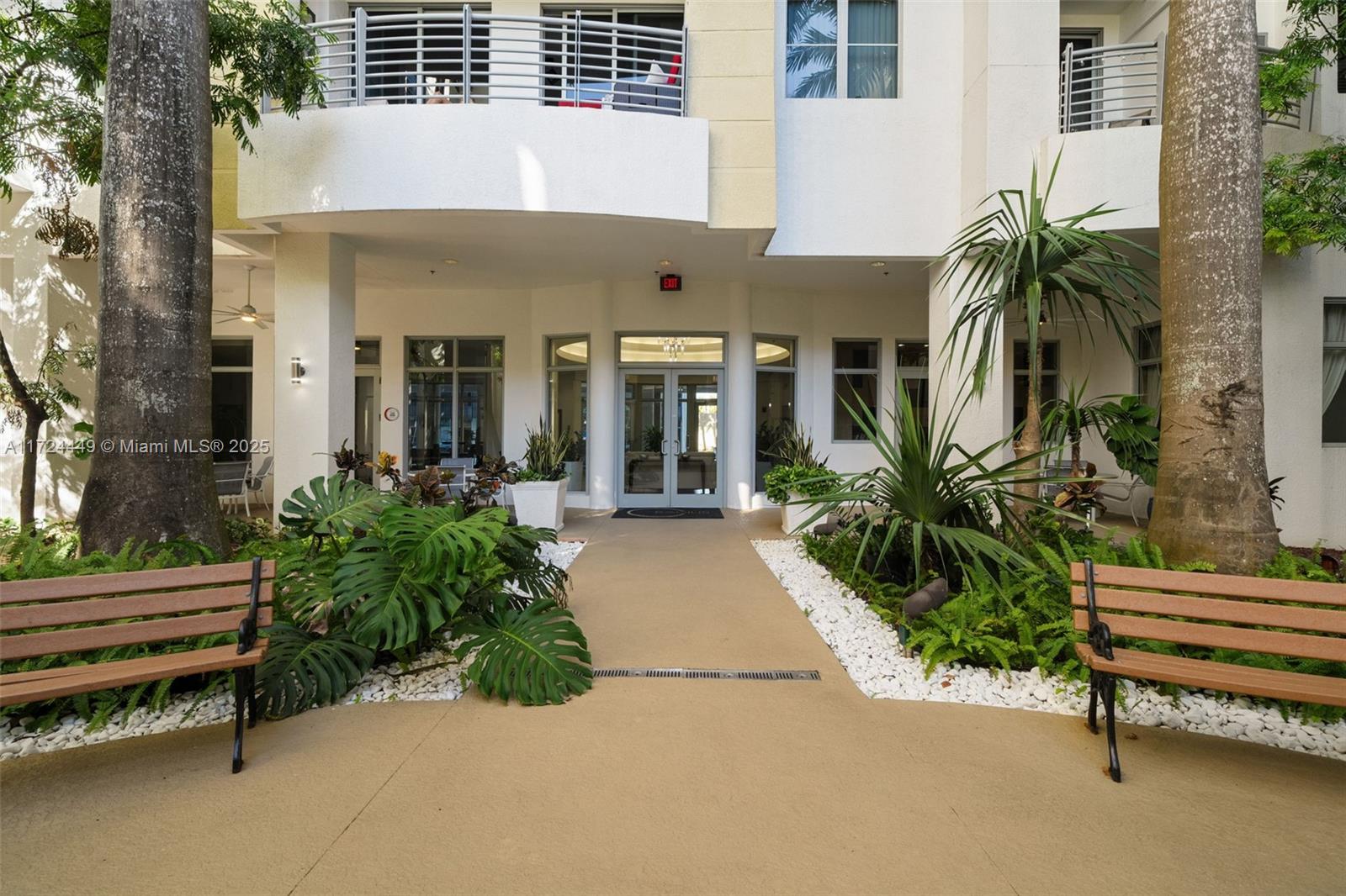 RADIUS CONDO - Residential