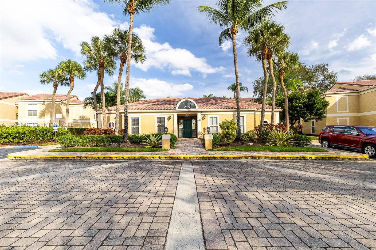 SAVANNAH AT RIVERSIDE CON - Residential