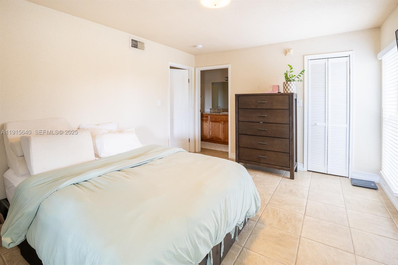 SAVANNAH AT RIVERSIDE CON - Residential