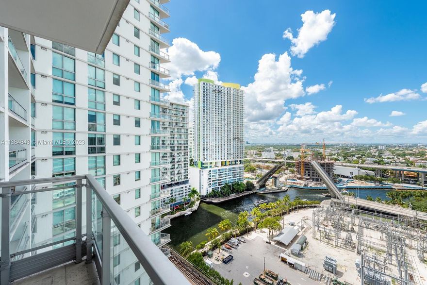 Spectacular and bright condo in Mint Condominium, on the 23rd floor facing west with views of Miami River and
city! This is a 1 bedroom, 1 split bathroom, double sink, walking closet, washer/dryer inside the unit. Amenities
such as swimming pool, gym, spa, 24 hours gated security. 1 assigned parking space and valet parking. Close to
Brickell City Center, restaurants, shops, Miami Beach, expressway. AVAILABLE JUNE 8th