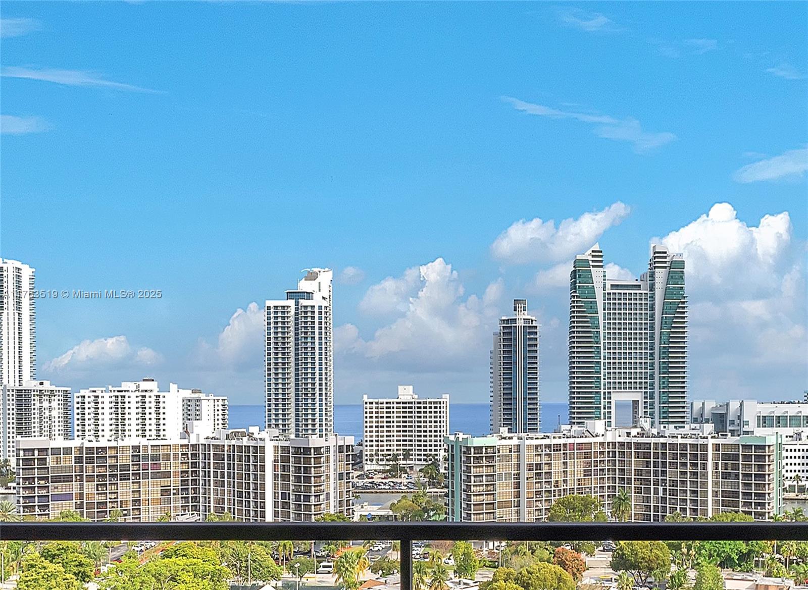 2500 Parkview Dr 1704, Hallandale Beach, Broward County, Florida - 1 Bedrooms  
2 Bathrooms - 