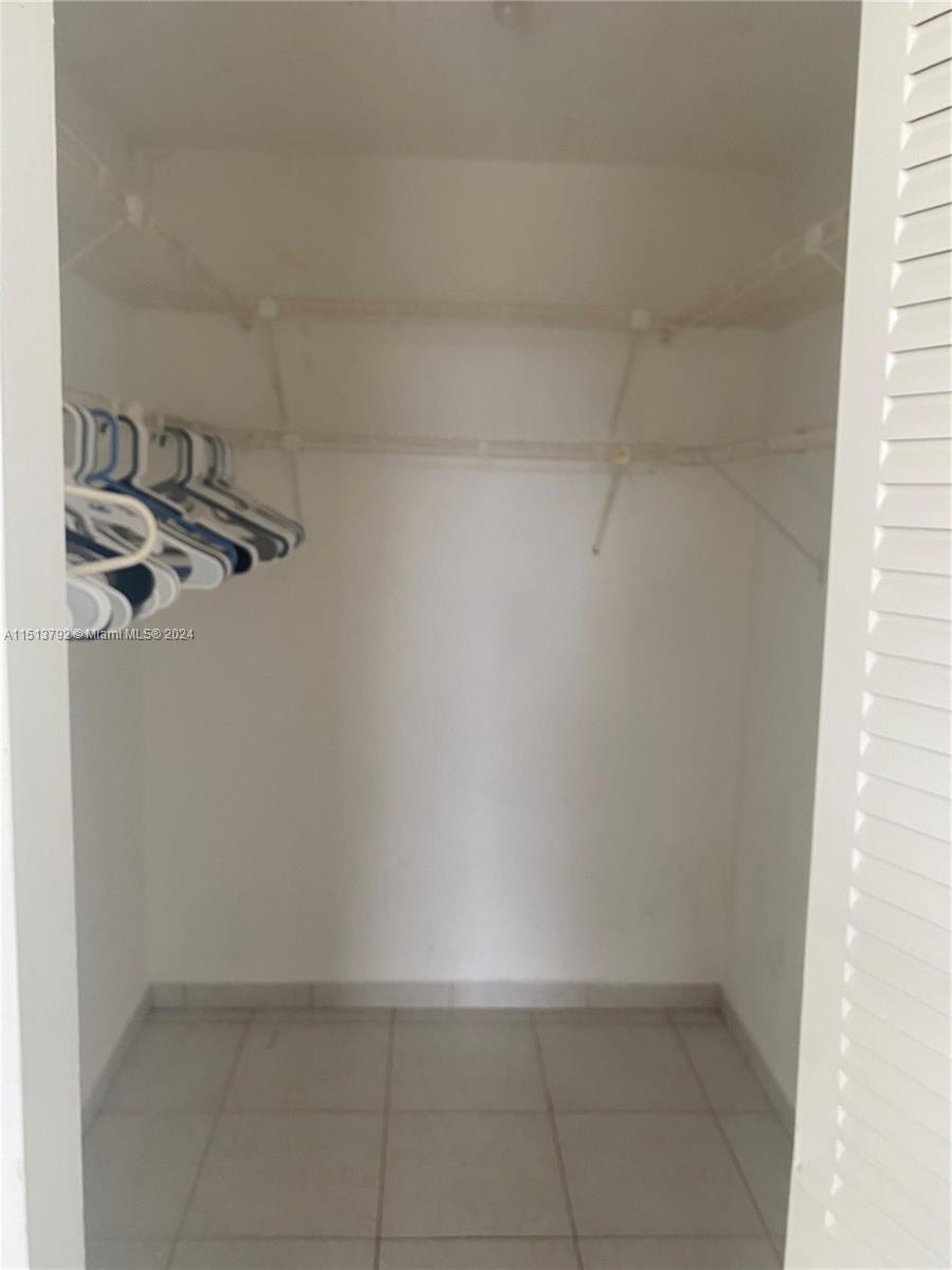 wood - Residential Lease
