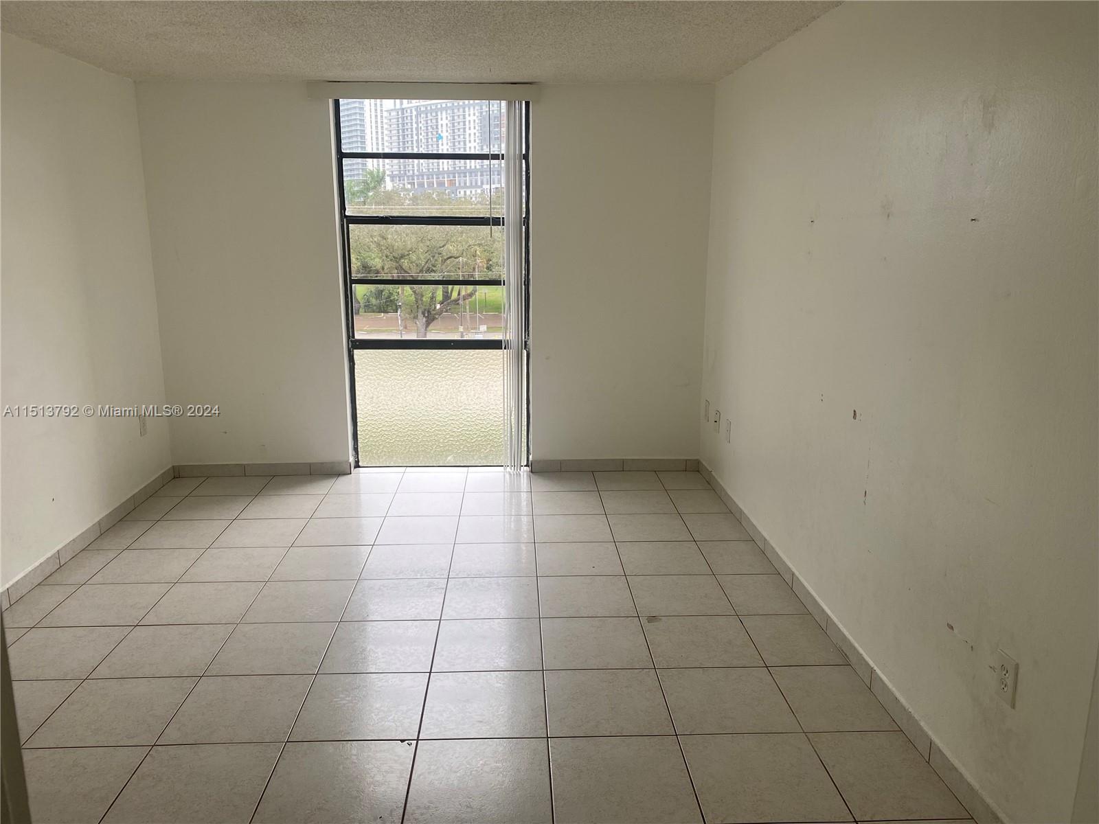 wood - Residential Lease