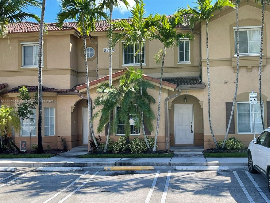 Inmaculate Townhouse in Leeward at Doral, 3 Bed-3 Bath, One bed and One full bath on first floor, Ceramic floors
throughout, Pavers Patio, Walking closets.