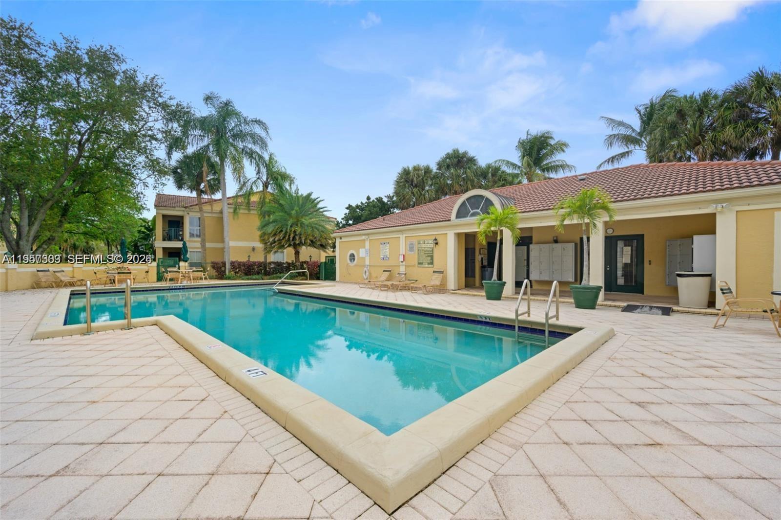 SAVANNAH AT RIVERSIDE CON - Residential