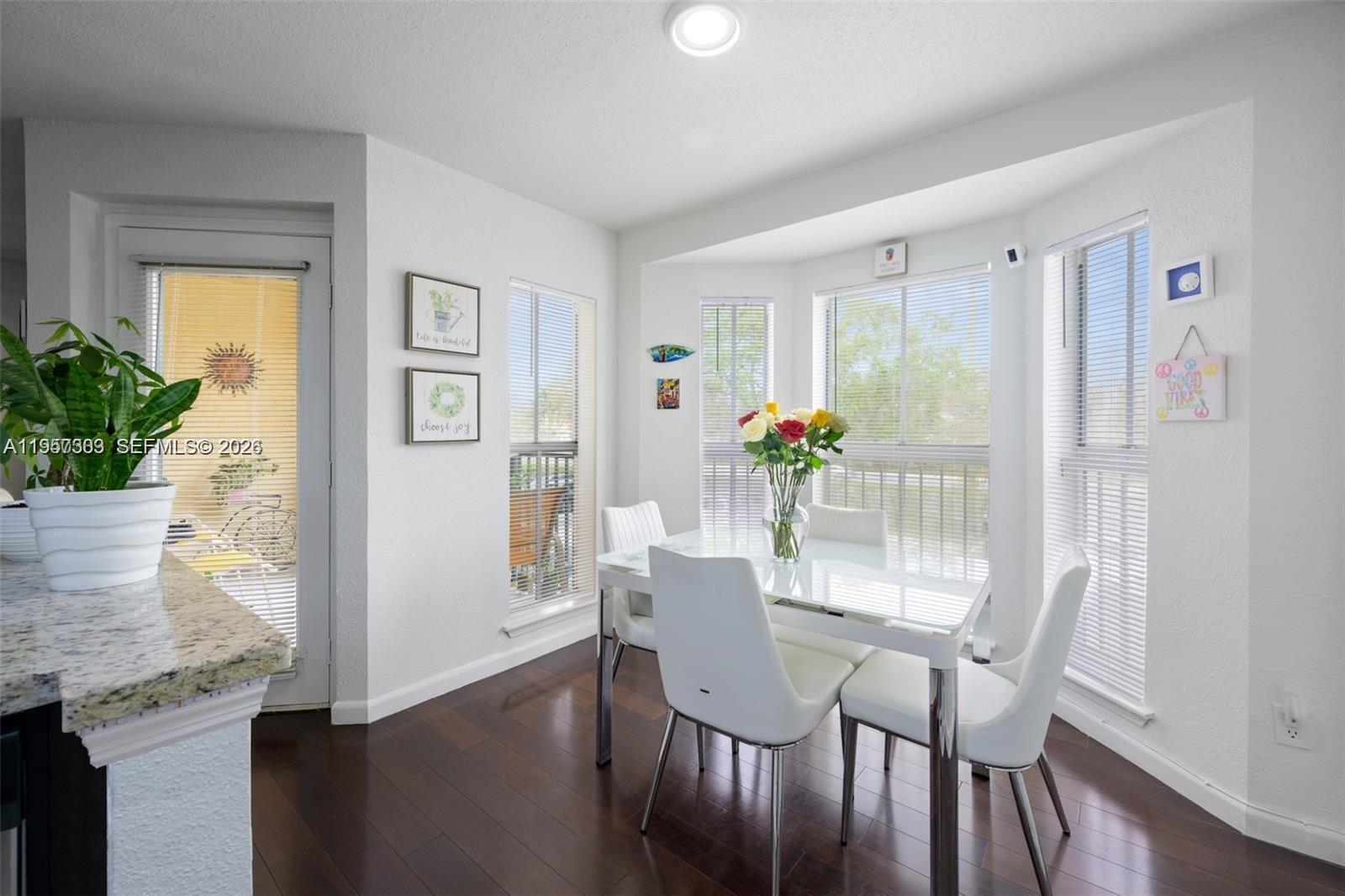 SAVANNAH AT RIVERSIDE CON - Residential