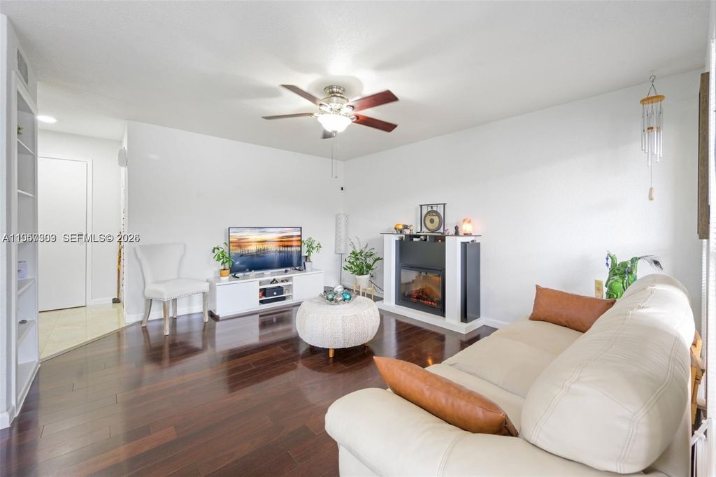 Photo of 777 Riverside Dr #1521, Coral Springs, FL 33071 (MLS # A11957303)