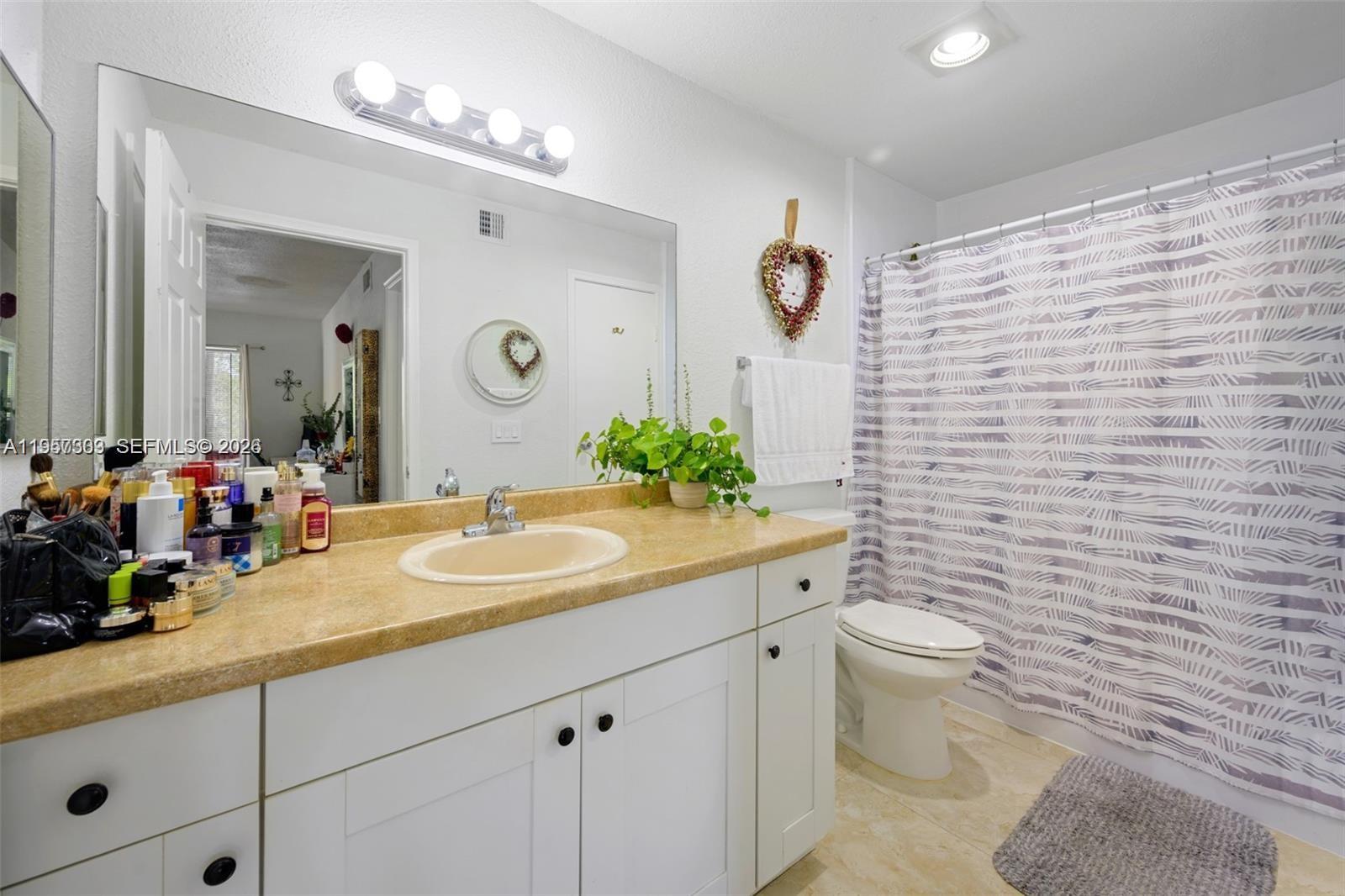 SAVANNAH AT RIVERSIDE CON - Residential