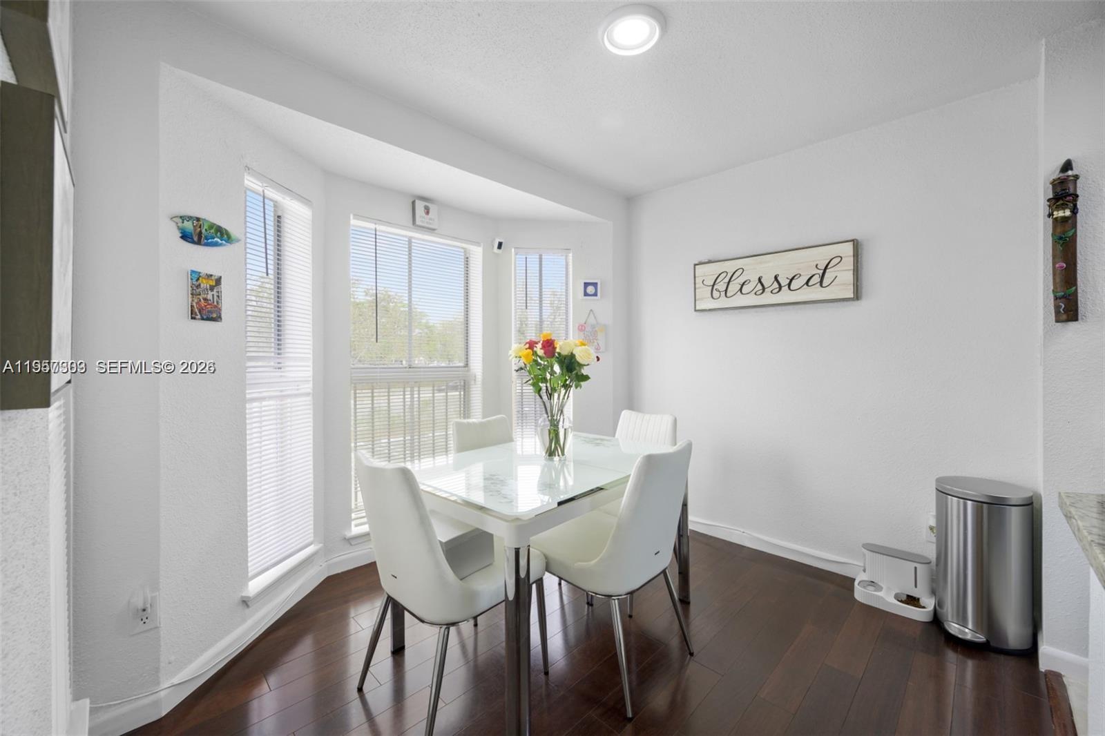 SAVANNAH AT RIVERSIDE CON - Residential