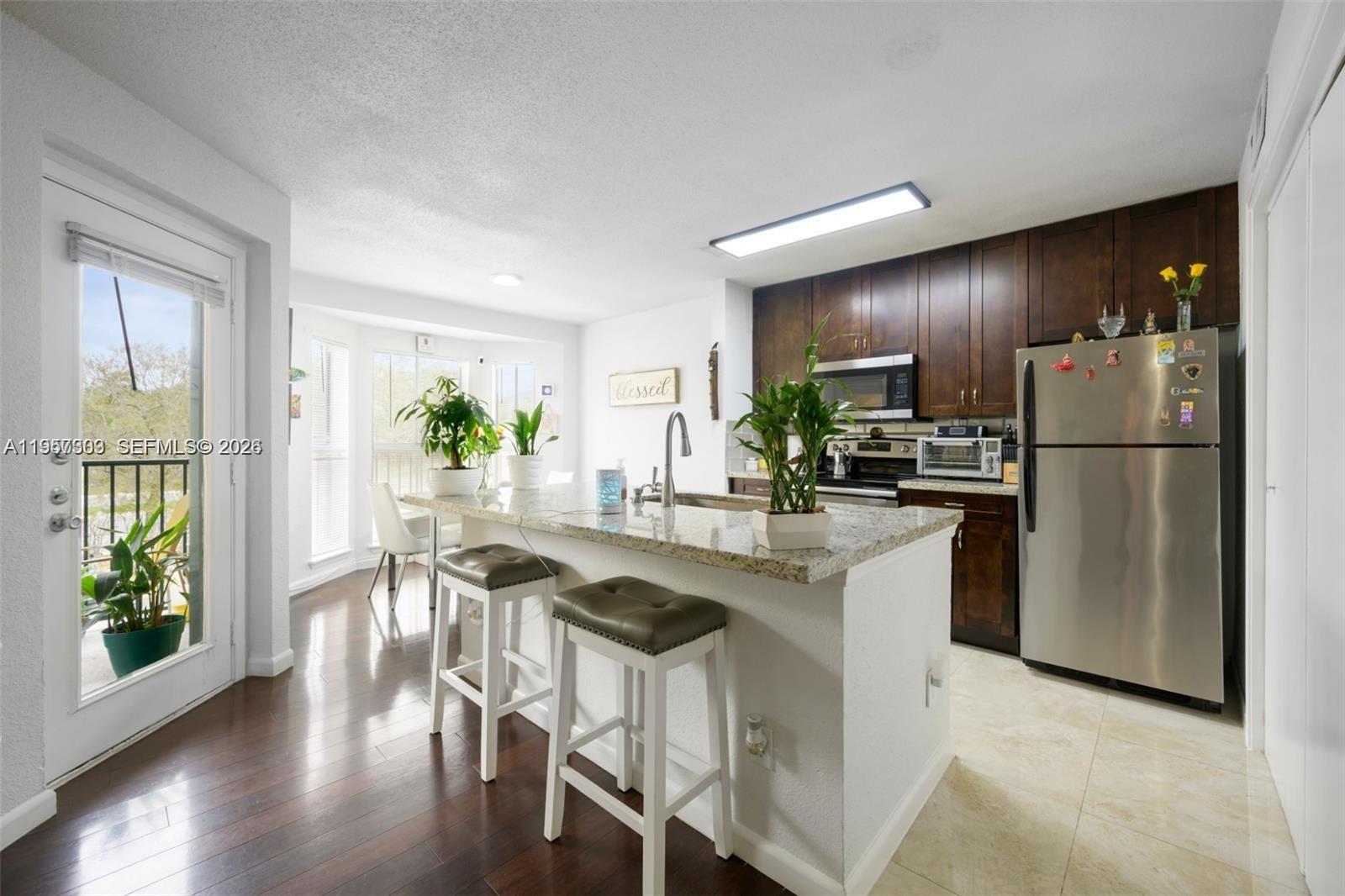 SAVANNAH AT RIVERSIDE CON - Residential