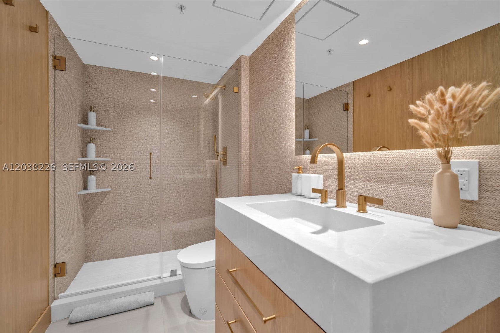 9201 Collins Ave (Remodel & Furniture) 422