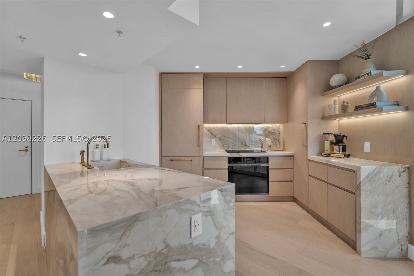 9201 Collins Ave (Remodel & Furniture) 422
