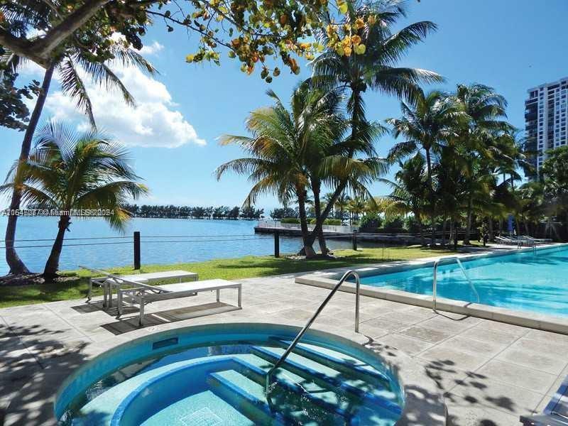 ATLANTIS ON BRICKELL COND - Residential