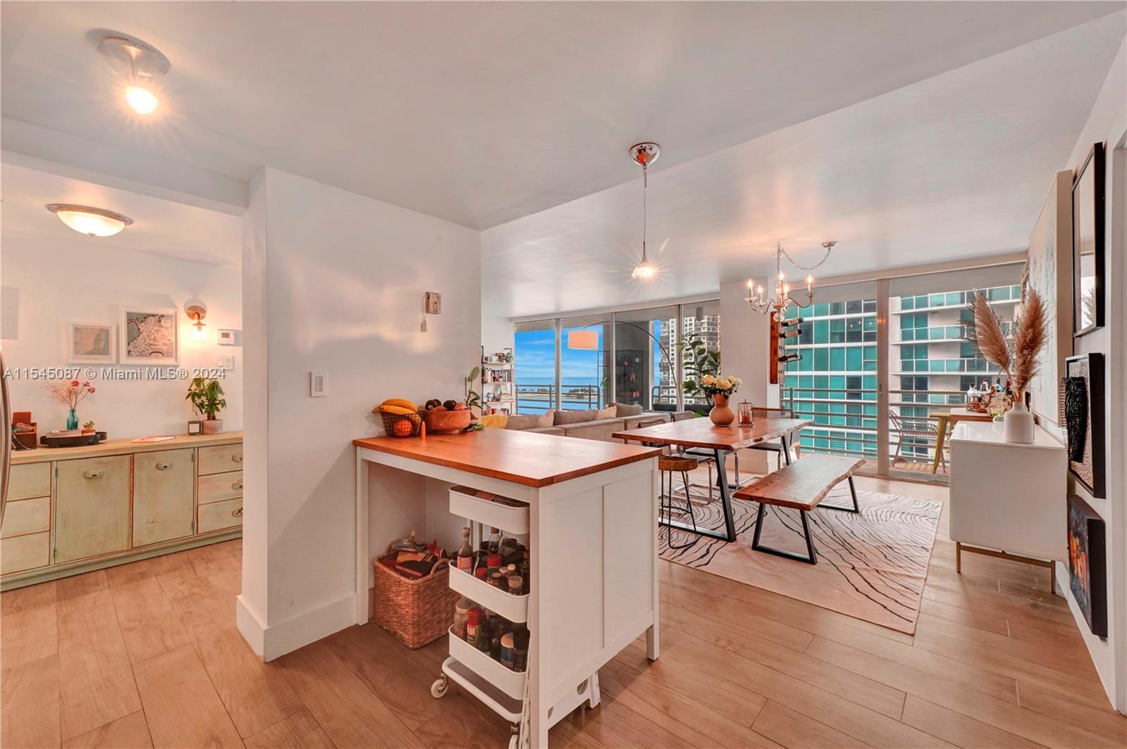 ATLANTIS ON BRICKELL COND - Residential