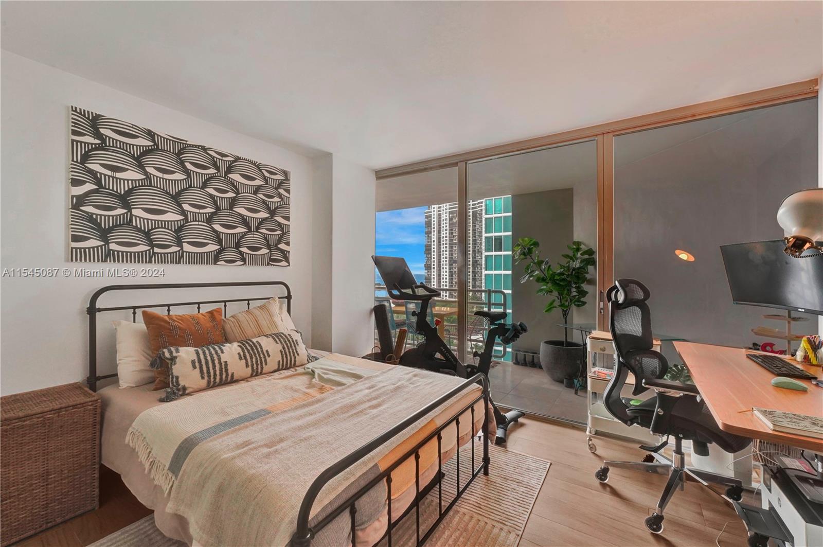 ATLANTIS ON BRICKELL COND - Residential