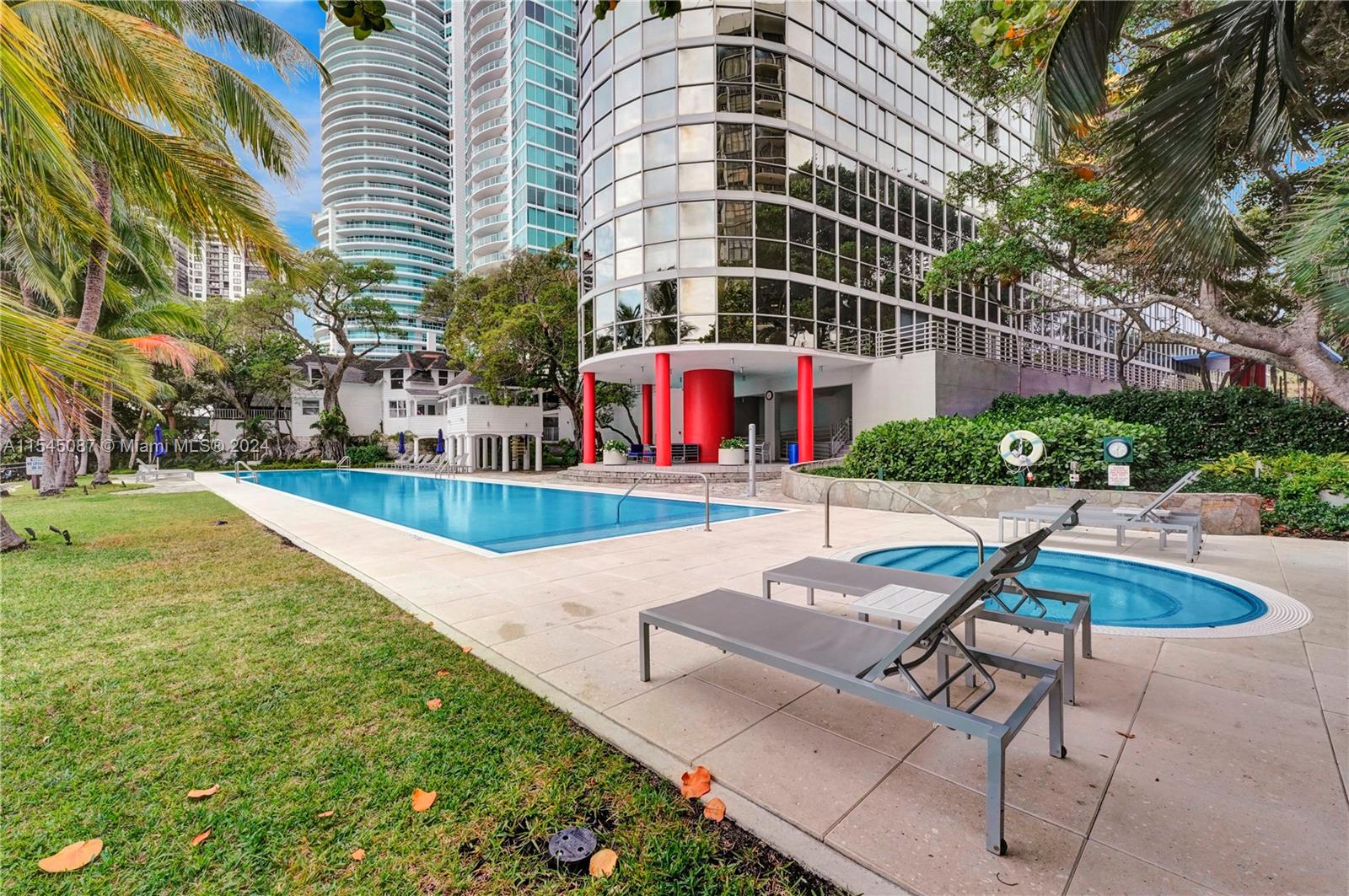 ATLANTIS ON BRICKELL COND - Residential