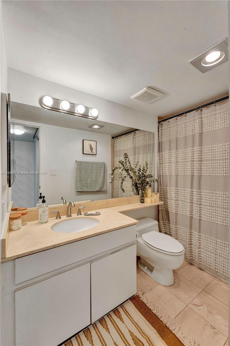 ATLANTIS ON BRICKELL COND - Residential