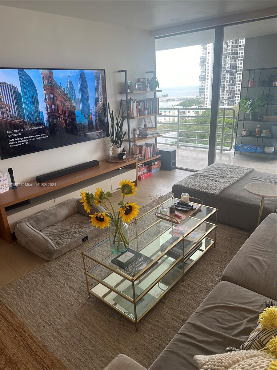 ATLANTIS ON BRICKELL COND - Residential
