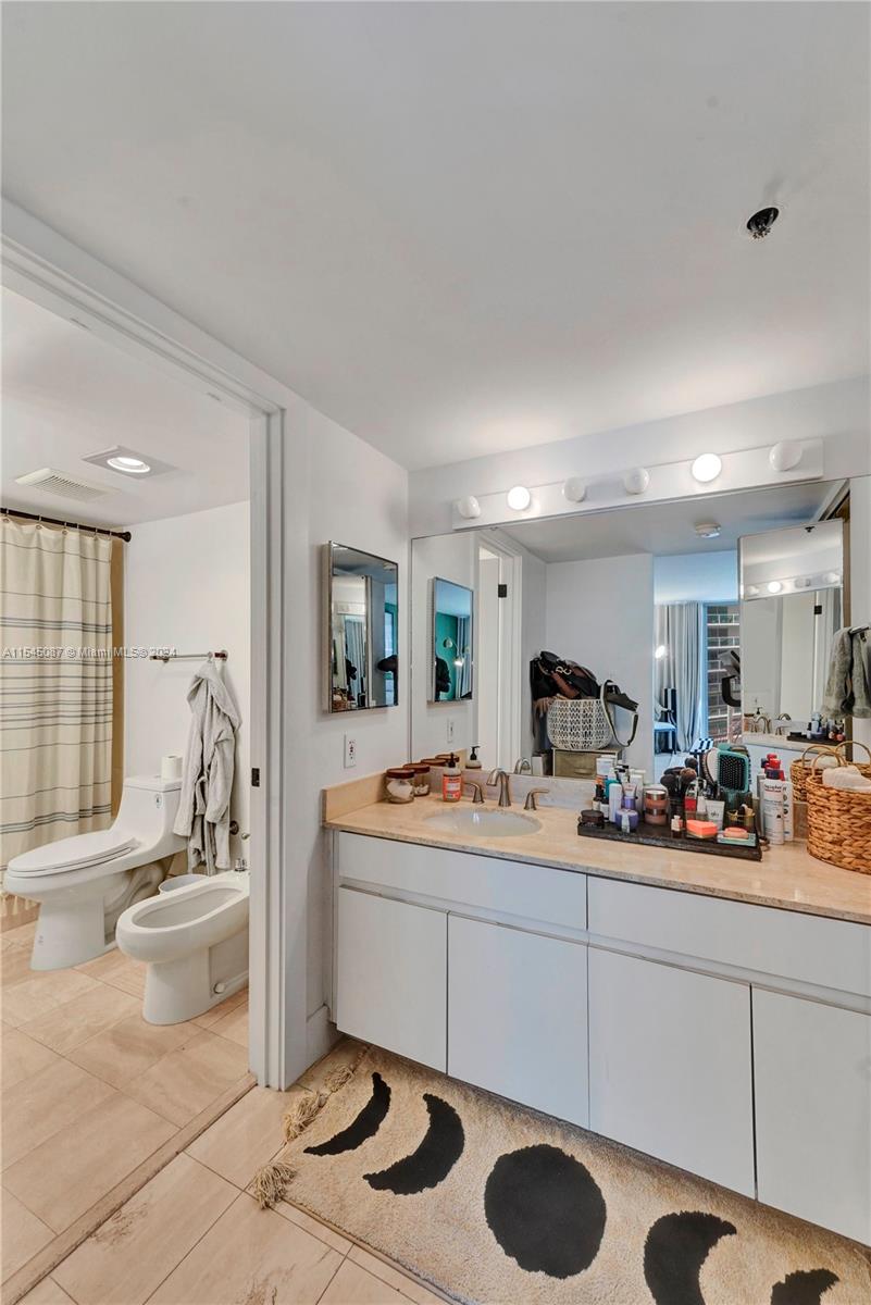 ATLANTIS ON BRICKELL COND - Residential