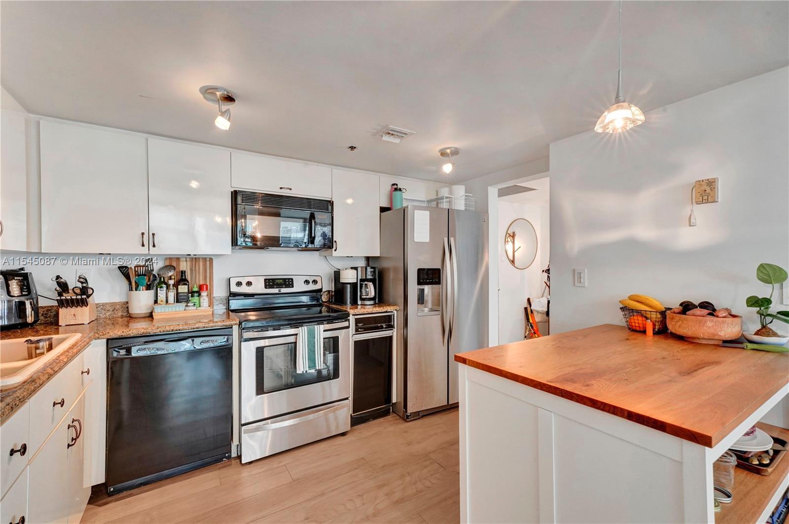 ATLANTIS ON BRICKELL COND - Residential