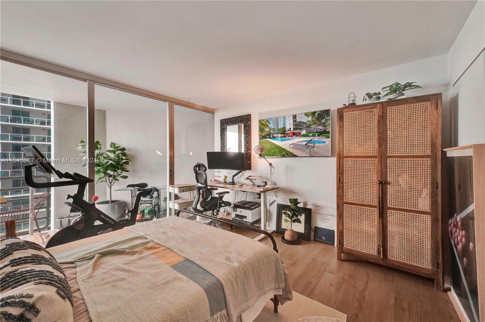 ATLANTIS ON BRICKELL COND - Residential