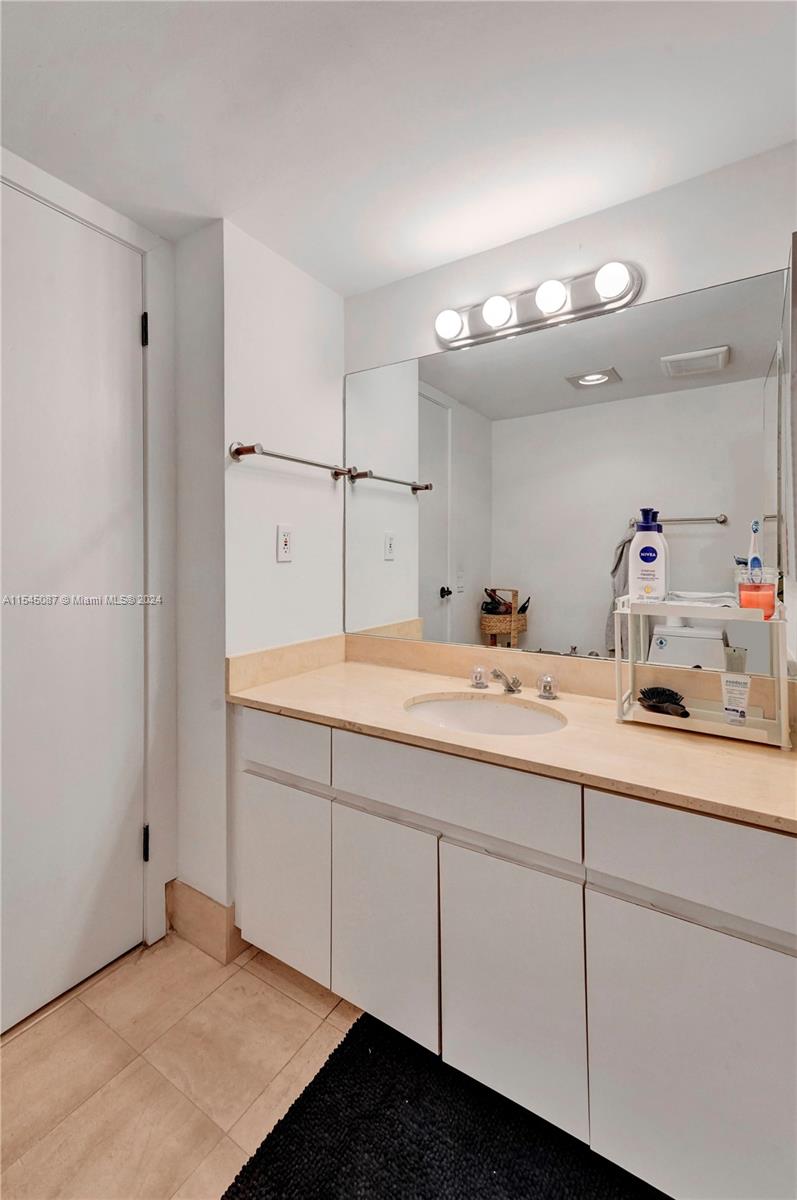 ATLANTIS ON BRICKELL COND - Residential