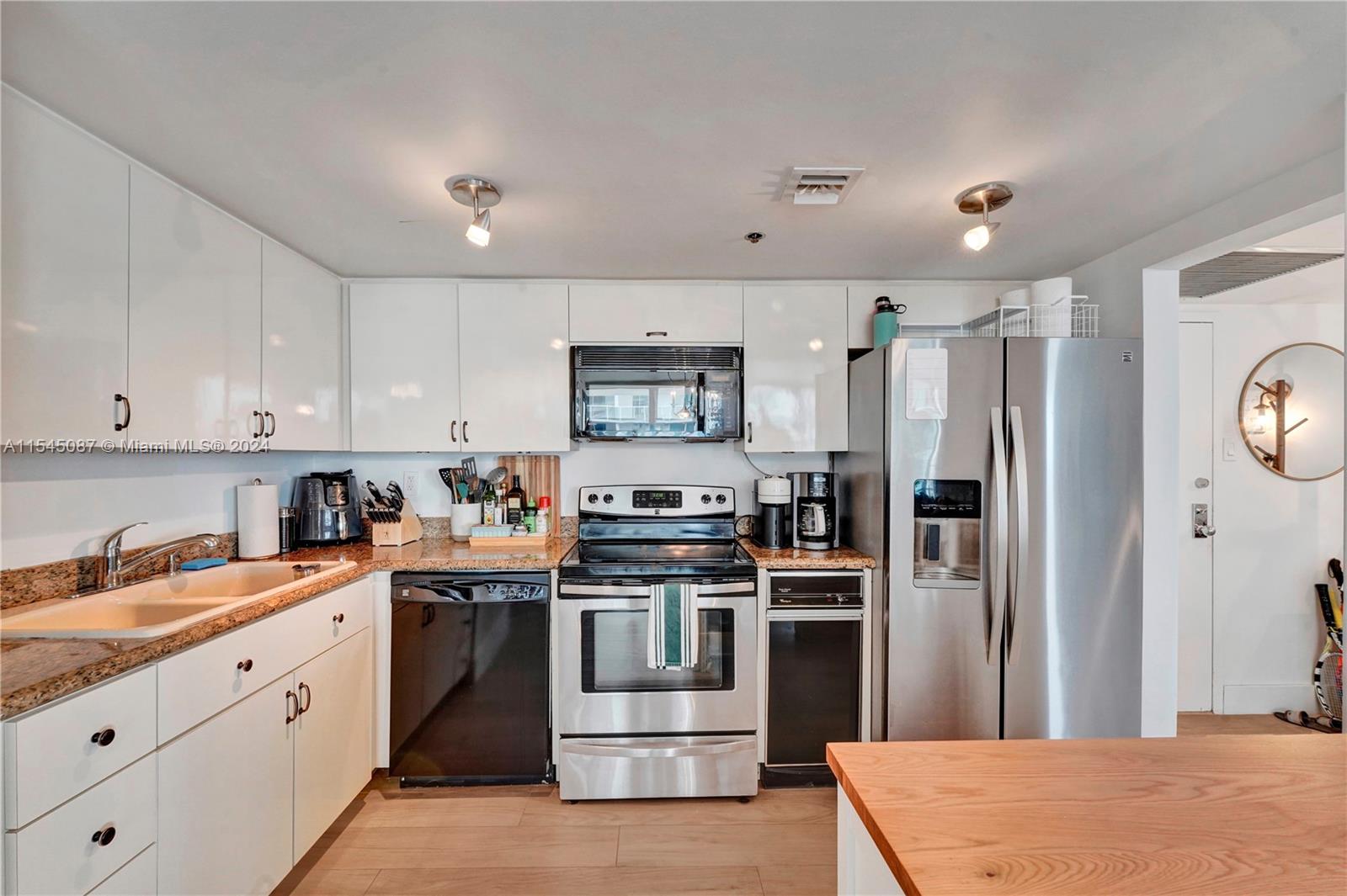 ATLANTIS ON BRICKELL COND - Residential