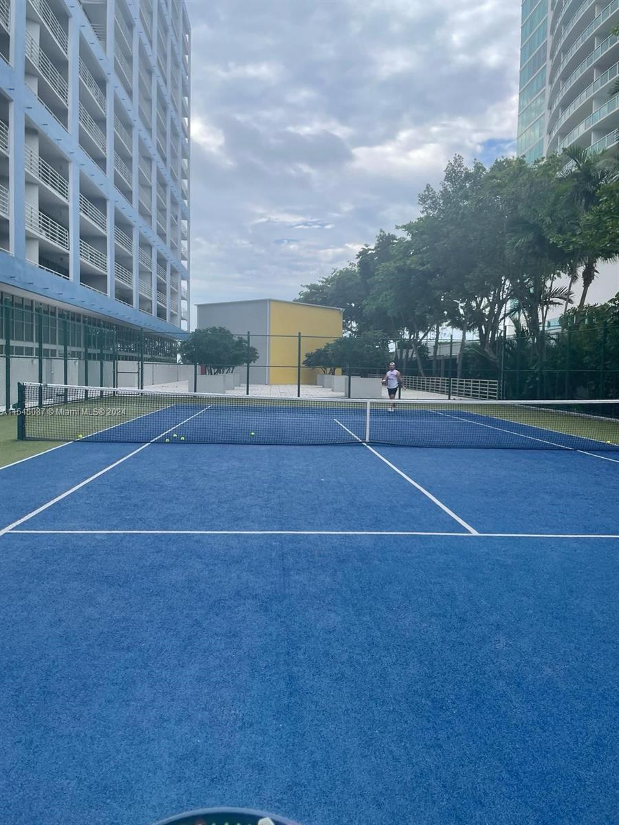 ATLANTIS ON BRICKELL COND - Residential