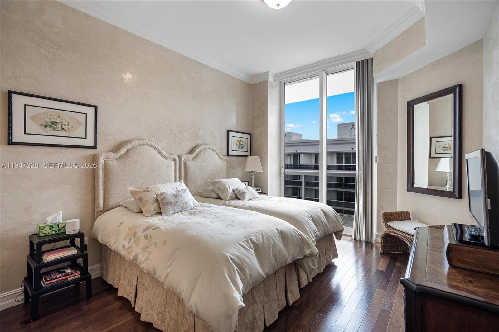 SOLIMAR CONDO - Residential