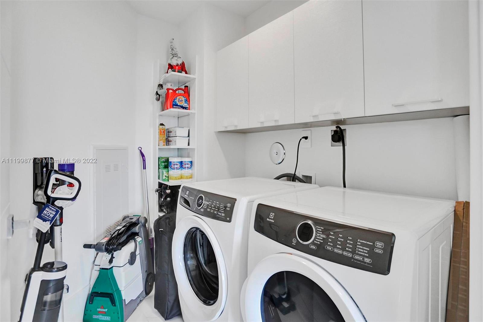PARQUE TOWERS CONDO - Residential