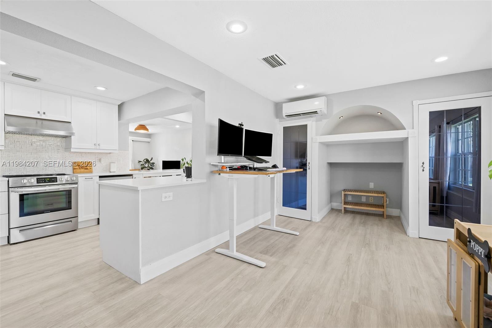 CRESTHAVEN NO 8 - Residential