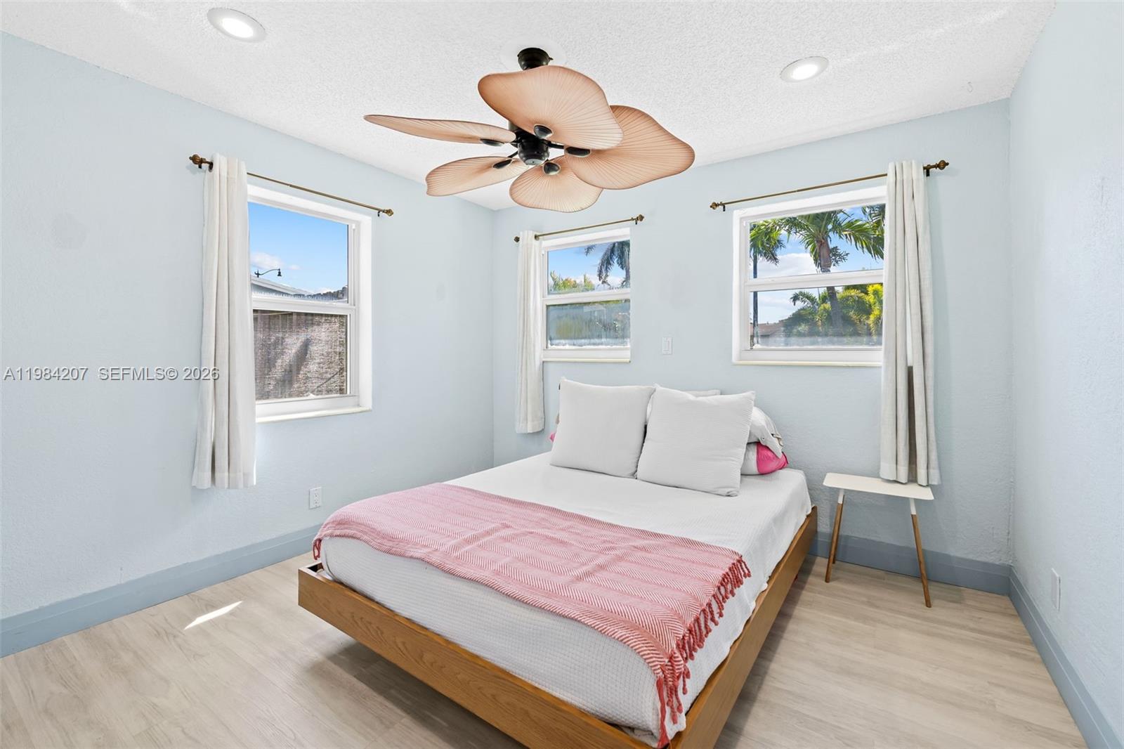 CRESTHAVEN NO 8 - Residential