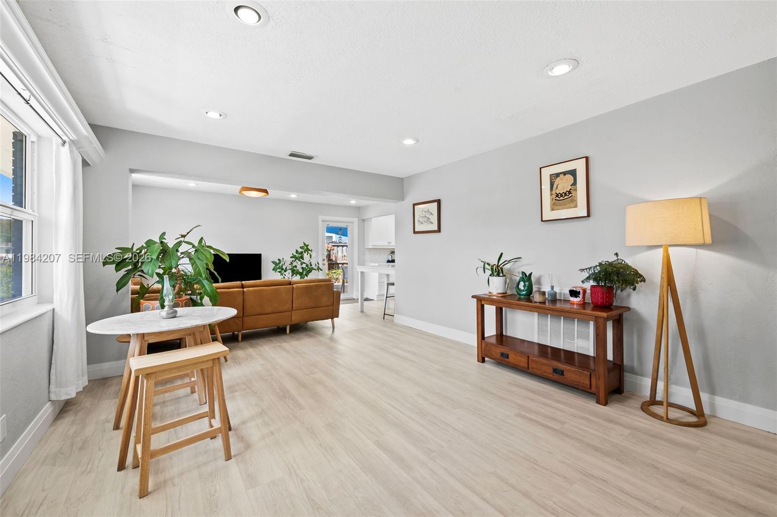 CRESTHAVEN NO 8 - Residential