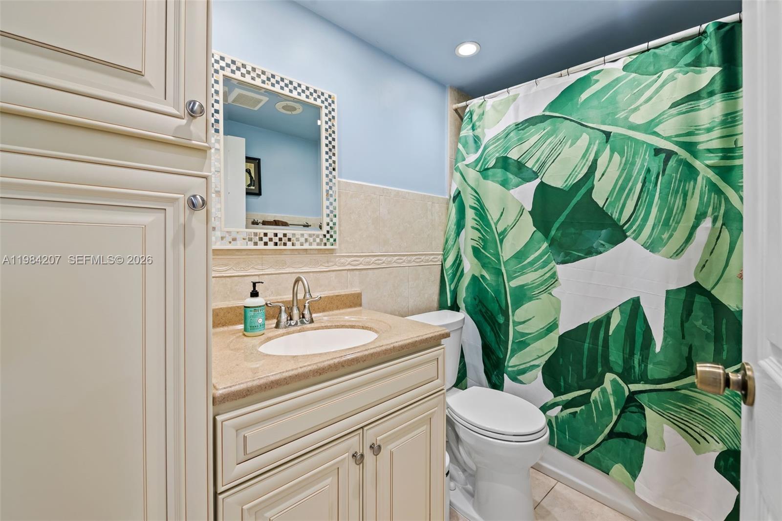 CRESTHAVEN NO 8 - Residential