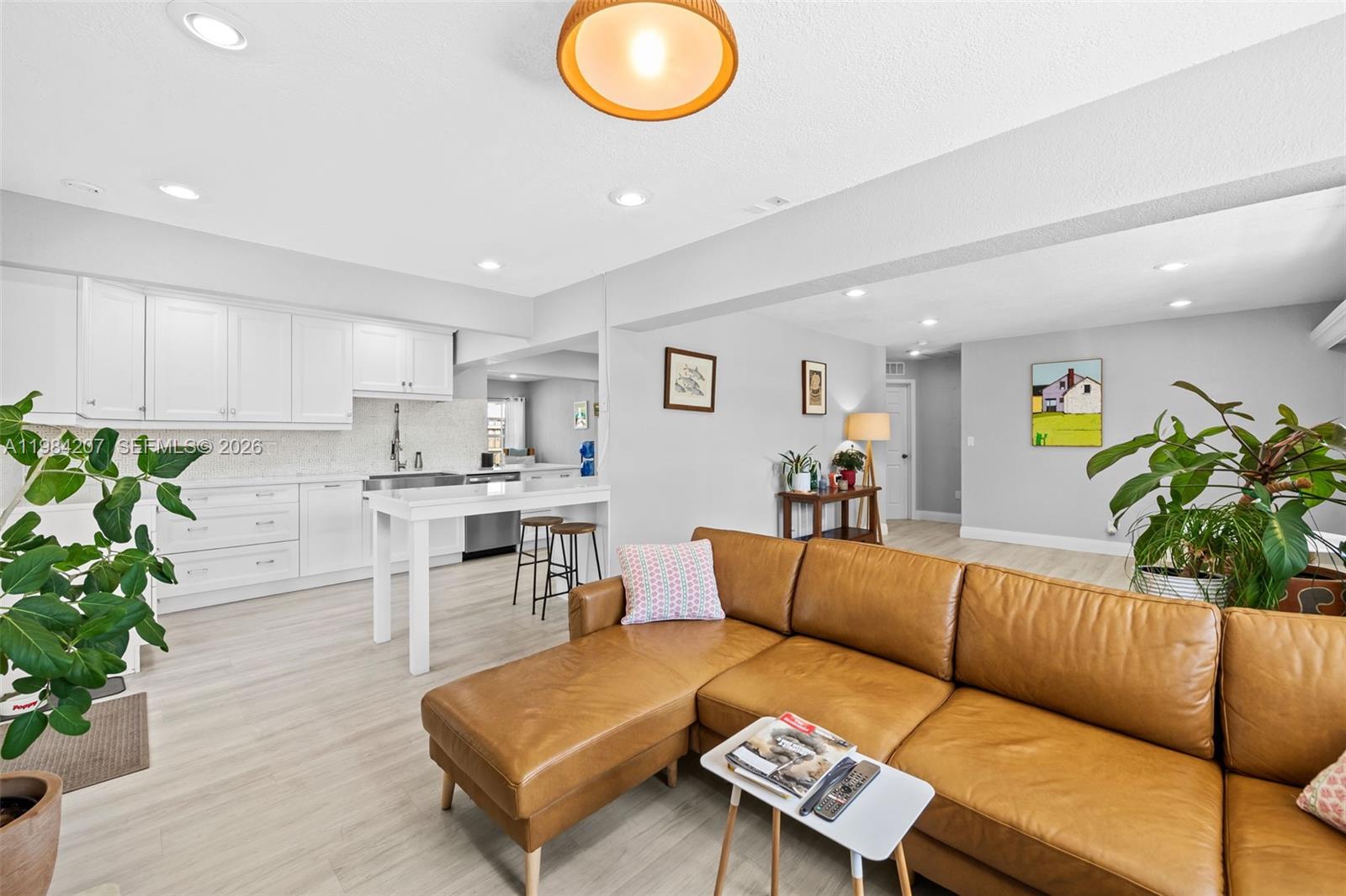 CRESTHAVEN NO 8 - Residential