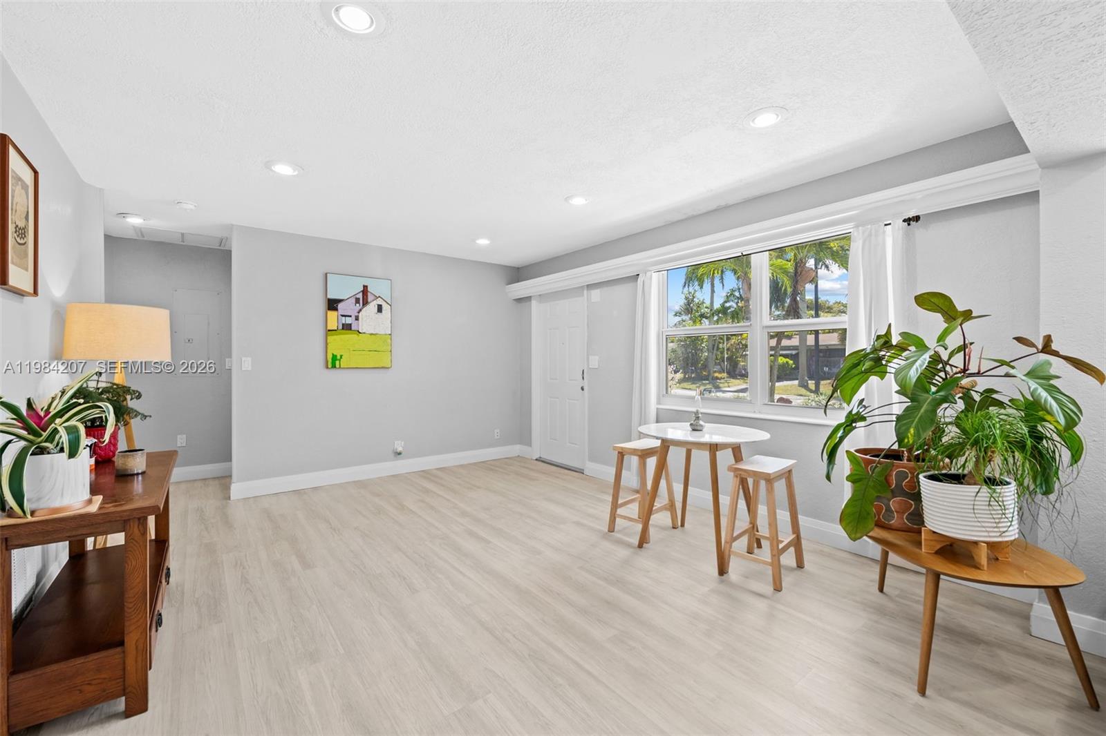 CRESTHAVEN NO 8 - Residential