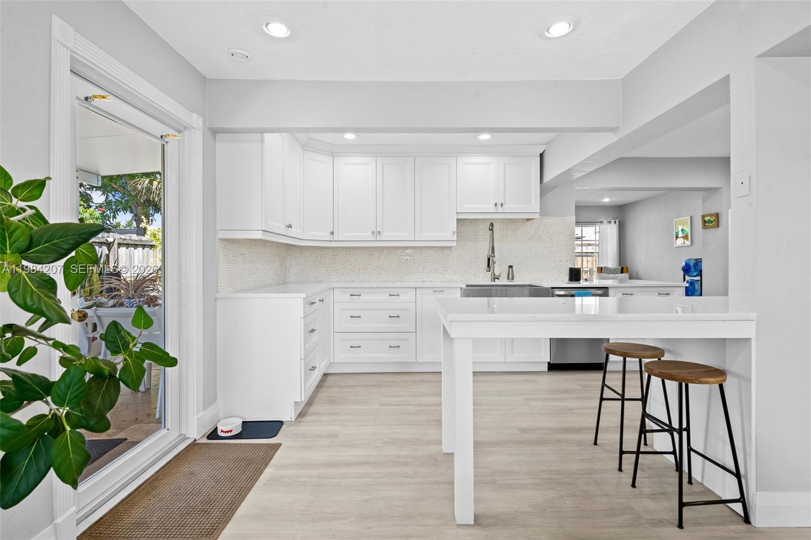 CRESTHAVEN NO 8 - Residential