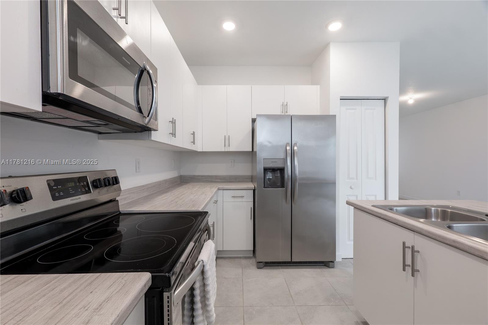 PINE ISLE - Residential