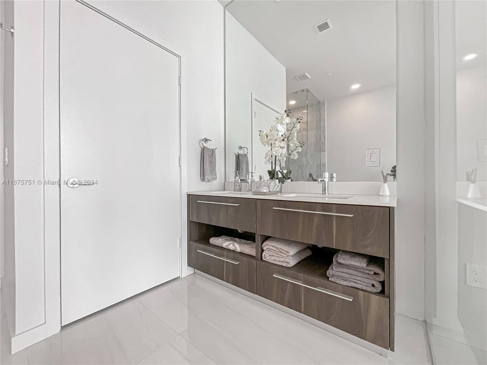 GRAN PARAISO CONDO - Residential