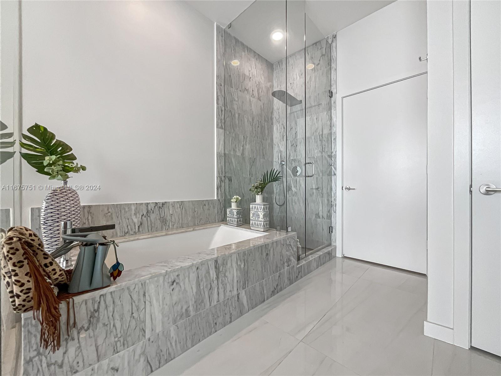 GRAN PARAISO CONDO - Residential