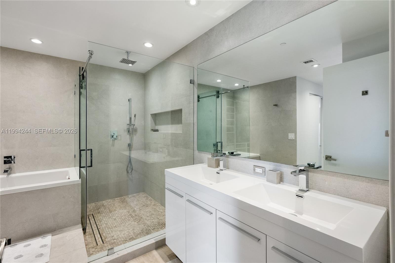 CARBONELL CONDO - Residential Lease