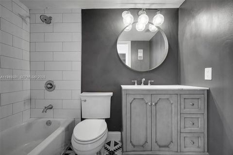 3100 W Rolling Hills Cir 403 Davie FL 33328