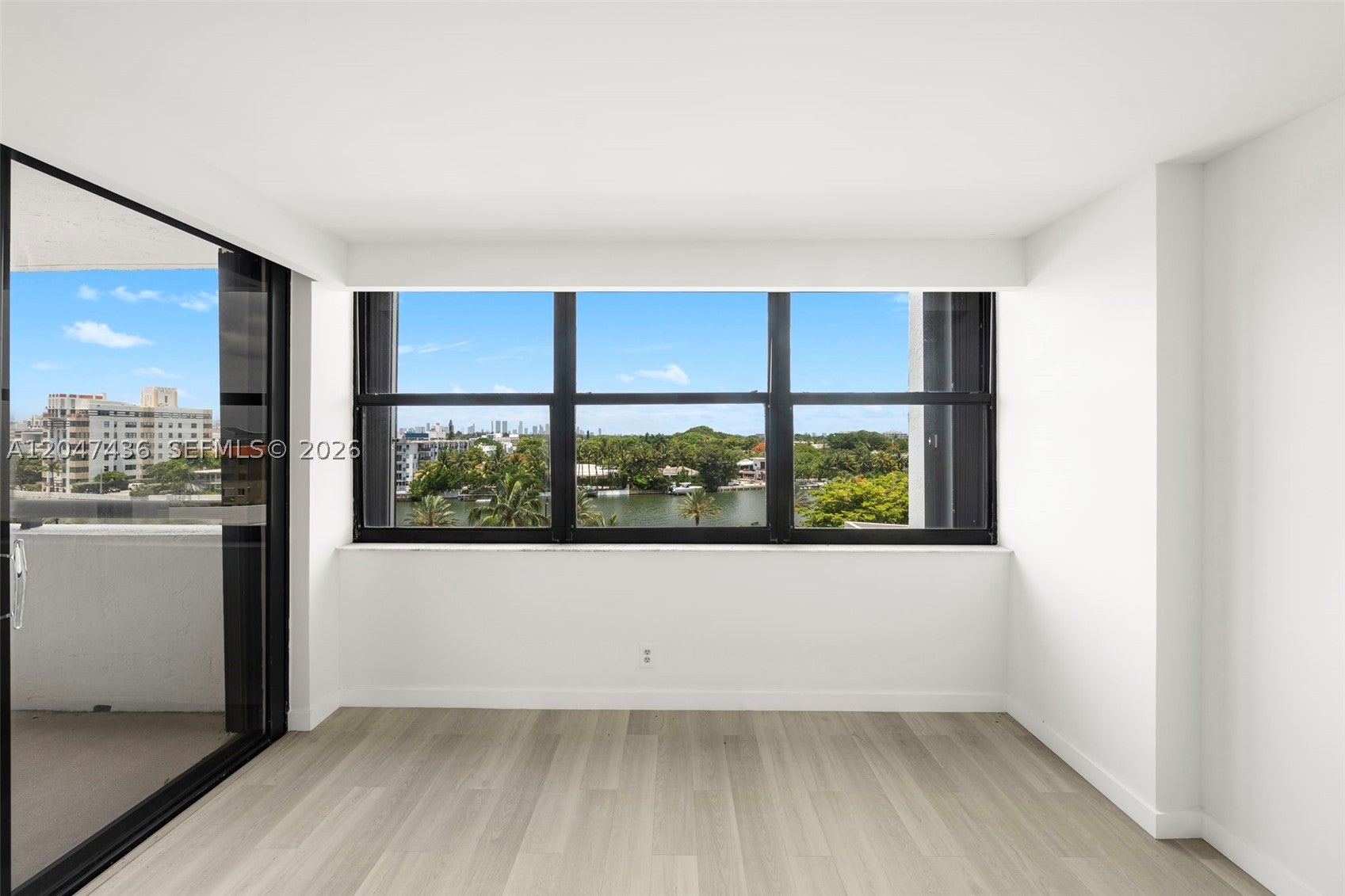 2555 Collins Ave 706