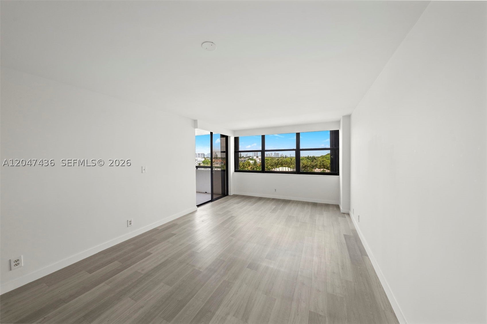 2555 Collins Ave 706