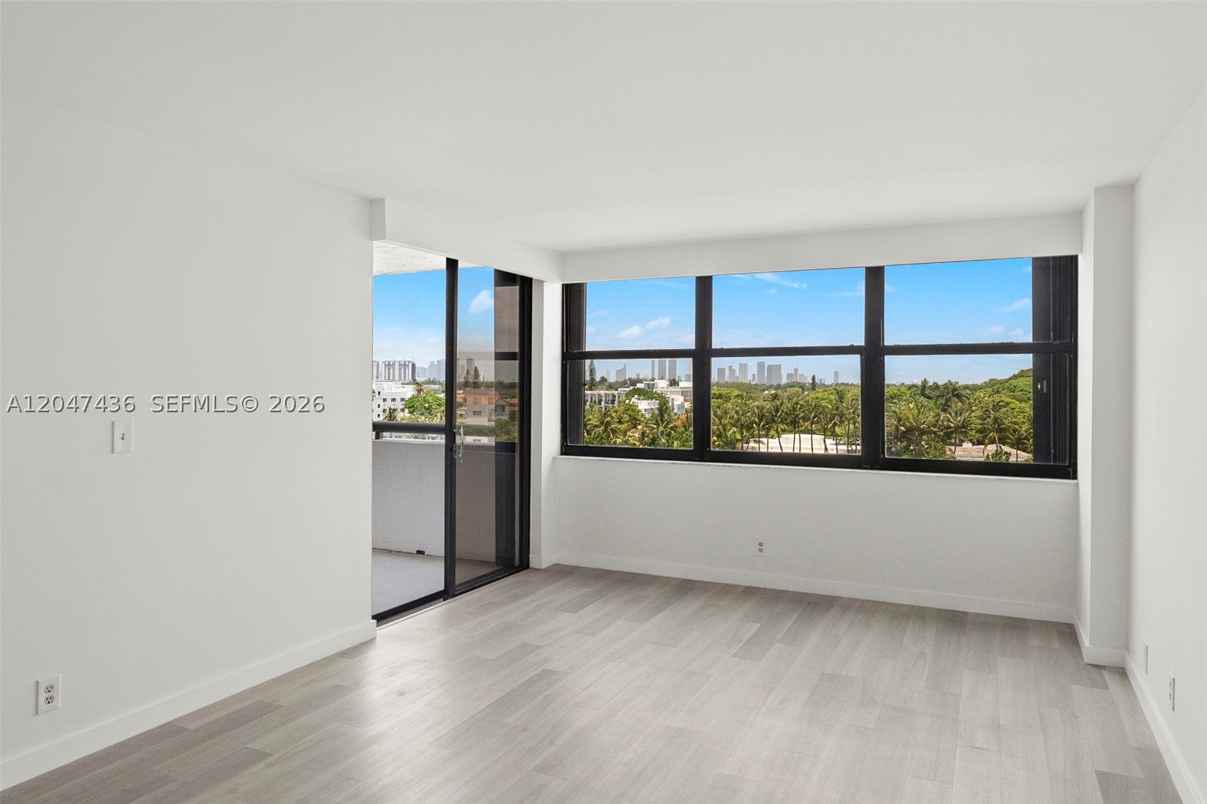 2555 Collins Ave 706