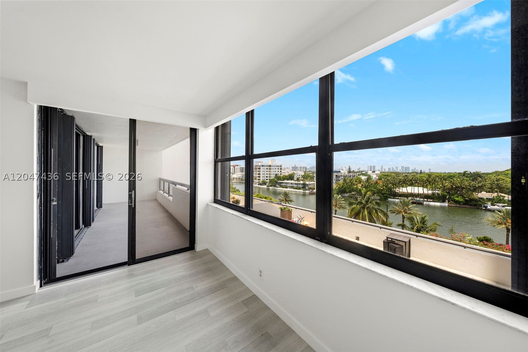 2555 Collins Ave 706