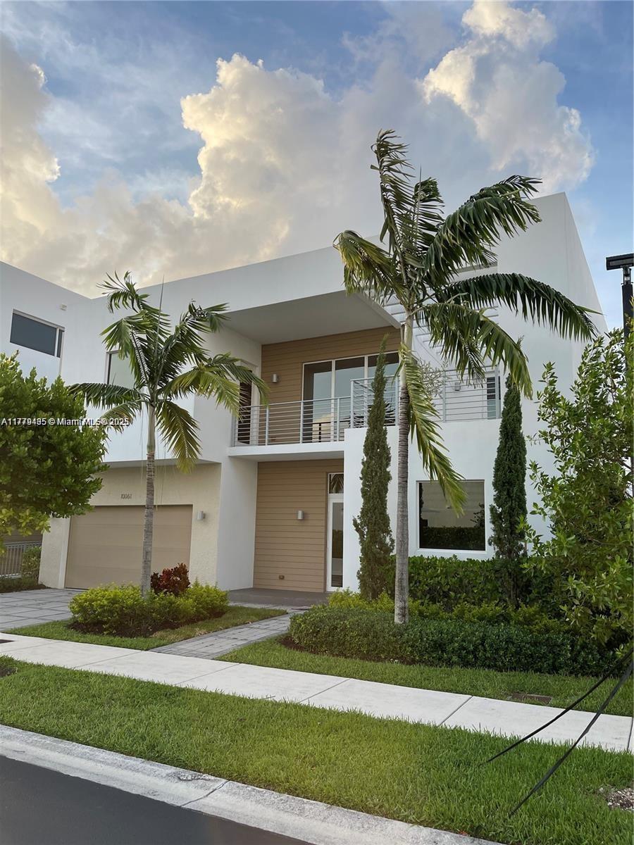 Rental Property at 10061 Nw 75th St, Doral, Miami-Dade County, Florida - Bedrooms: 4 
Bathrooms: 4  - $7,200 MO.