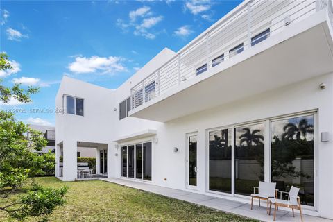 Tiny photo for 7441 NW 102nd Ct, Doral, FL 33178 (MLS # A12026726)