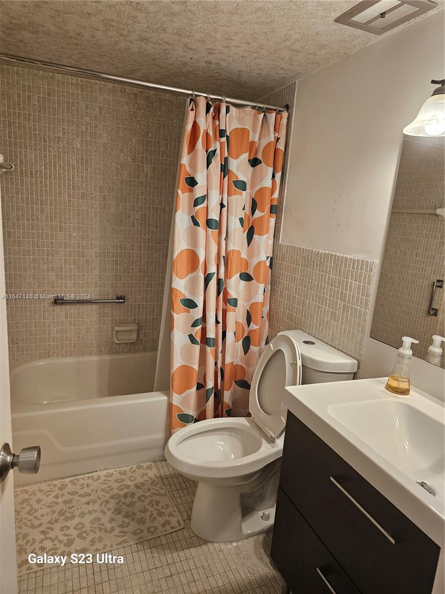 FIFITH MOORINGS CONDO - Residential