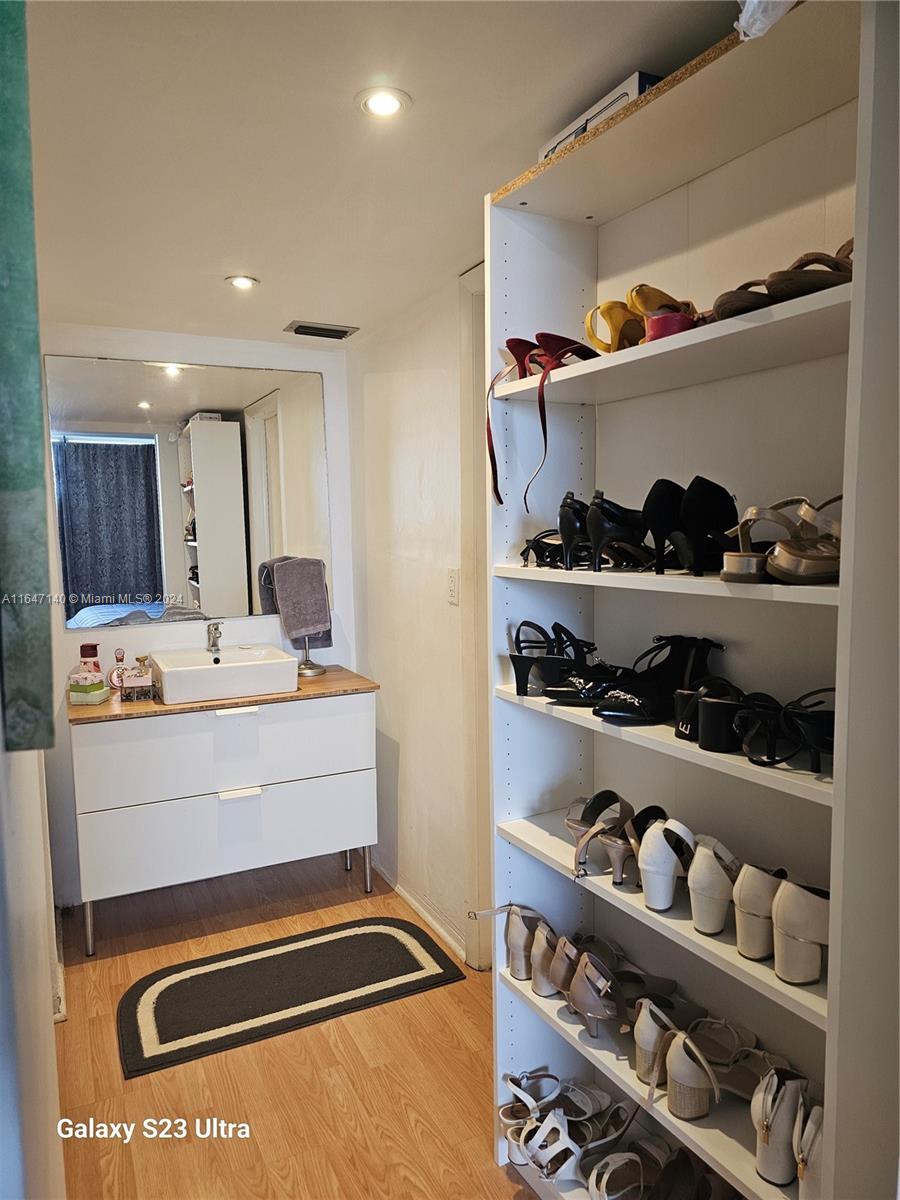FIFITH MOORINGS CONDO - Residential